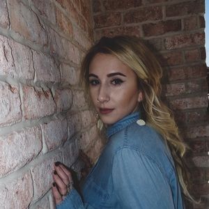 Meet your Posher, Emma